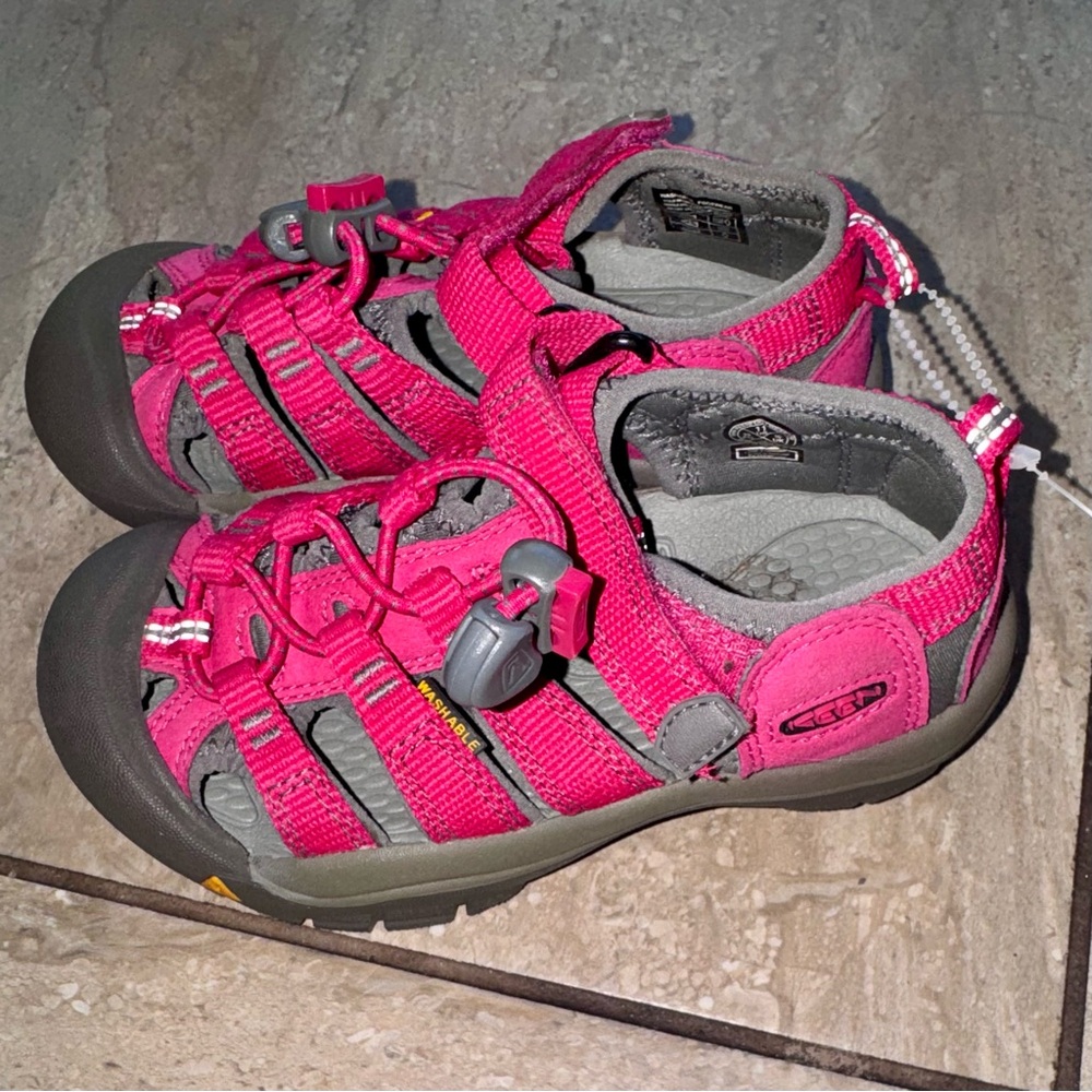 Keen Washable Sandals Like New - Picture 2 of 5